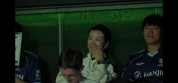 15일 서울 종로구 롤파크에서 열린 2026 LCK 정규시즌 2라운드 2경기 1세트에서 한진브리온이 DN수퍼스를 꺾고 먼저 웃었다. (▲BRO & DNS=1:0)./사진=네이버 치지직 라이브영상 캡처