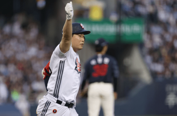 16일 두산 베어스가 서울 잠실야구장에서 열린 2026 신한 SOL KBO리그 홈경기에서 롯데 자이언츠를 연장 11회 끝에 10-9로 제압했다.(▲두산 양의지). /사진=두산 베어스