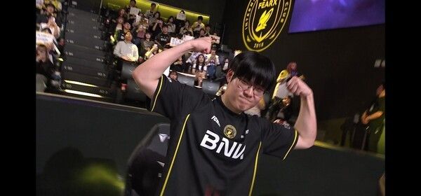 16일 서울 종로구 롤파크에서 열린 2026 LCK 정규시즌 2라운드 경기 2세트에서 BNK 피어엑스가 농심 레드포스를 꺾고 먼저 웃었다.(▲BNK피어엑스 & 농심 피어엑스=2:0)./사진=네이버 치지직 라이브영상 캡처