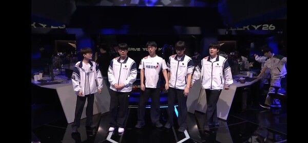 17일 서울 종로 롤파크 LCK아레나에서 열린 2026 LCK 정규 시즌 2라운드 경기에서 DRX가 브리온과의 경기에서 풀세트 접전 끝에 2-1로 승리했다. (▲DRX & BRO=2:1)./사진=네이버 치지직 라이브영상 캡처