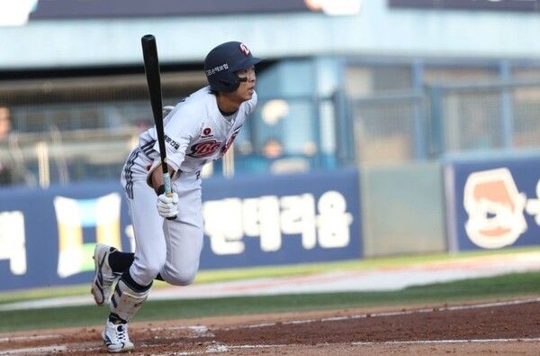 17일 두산이 서울 잠실야구장에서 열린 2026 신한 SOL KBO리그 롯데와의 주말 3연전 마지막 경기에서 8-4로 승리했다.(▲두산 김민석이 롯데전 7회 쐐기 3점 홈런 기록). /사진=두산 베어스