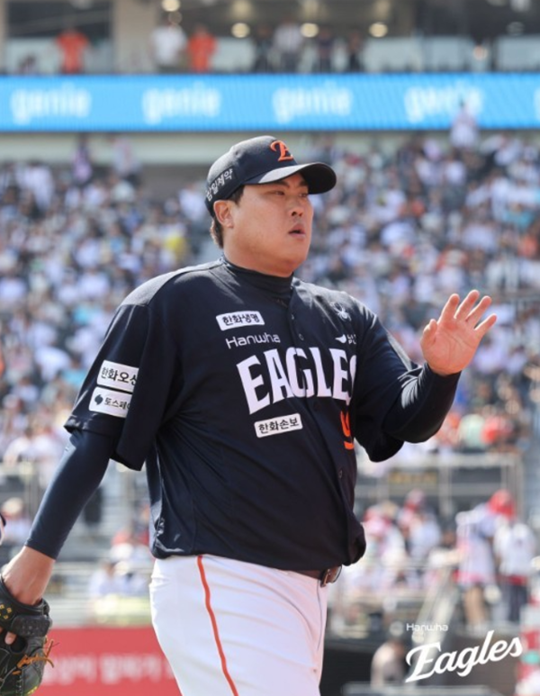 17일 한화 류현진 수원 KT전 5이닝 2실점 역투했으나 팀의 패배로&nbsp; 200승 올리지 못해 아쉬움을 남겼다. /사진=한화이글스
