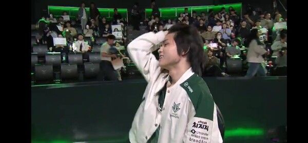 1일 서울 종로구 치지직 롤파크에서 열린 2026 LCK 정규 시즌 1라운드 경기 한진 브리온이 DN 수퍼스를 상대로 완성도 높은 밴픽과 한타 집중력을 앞세워 2대 0 완승을 거두며 승리로 마무리했다. (▲BRO & DNS=2:0)./사진=네이버 치지직 라이브영상 캡처