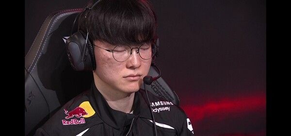 20일 서울 종로구 롤파크에서 열린 2026 LCK 정규 시즌 2라운드 1경기 1세트에서 T1이 DRX를 상대로 압도적인 경기력을 선보이며 기선제압에 성공했다. (▲T1 & KRX=1:0)./사진=네이버 치지직 라이브영상 캡처