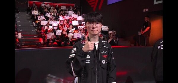 20일 서울 종로구 롤파크에서 열린 2026 LCK 정규 시즌 2라운드 1경기 3세트에서 T1이 풀세트 접전 끝에 키움 DRX를 제압하고 레전드 그룹 진출을 확정했다. (▲T1 & KRX=2:1)./사진=네이버 치지직 라이브영상 캡처