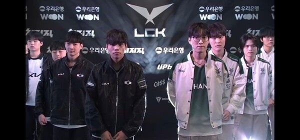 21일 서울 종로구 치지직 롤파크에서 열린 2026 LCK 정규 시즌 2라운드 2경기 1세트에서 디플러스 기아(DK)가 한진 브리온을 상대로 41분 접전 끝 승리를 가져갔다. (▲DK & BRO=1:0)./사진=네이버 치지직 라이브영상 캡처