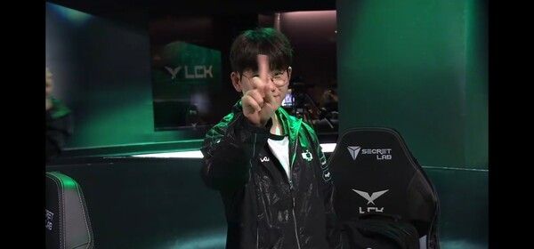 21일 서울 종로구 롤파크에서 열린 2026 LCK 정규 시즌 2라운드 2경기 3세트에서 디플러스 기아가 한진 브리온을 꺾고 귀중한 승리를 챙겼다. (▲DK & BRO=2:1)./사진=네이버 치지직 라이브영상 캡처