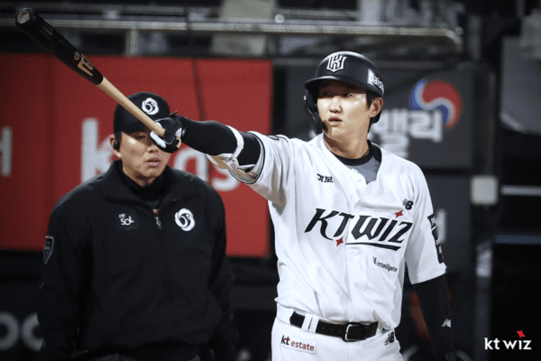 22일 KT가 수원 KT위즈파크에서 열린 2026 신한 SOL KBO리그 정규시즌 NC전에서 7-4로 승리했다.(▲KT 김민혁. 4타수 3안타 1타점). /사진=KT위즈