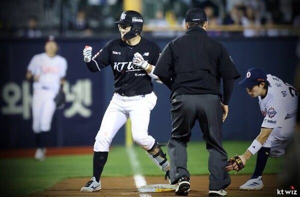 26일 KT가 서울 잠실구장에서 열린 2026 신한 SOL KBO리그 두산과 원정 경기에서 6-0으로 승리했다. (▲KT 허경민 / 4타수 2안타, 3타점, 1득점). /사진=KT 위즈