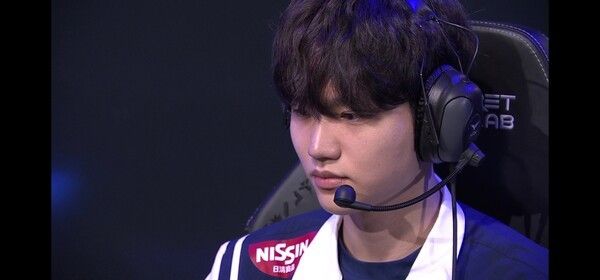 27일 서울 종로구 롤파크에서 열린 ‘2026 리그 오브 레전드 챔피언스 코리아(LCK)’ 정규 시즌 1라운드 2경기 2세트에서 키움 DRX가 BNK 피어엑스를 꺾고 세트스코어 1-1 균형을 맞췄다..(▲BNK & KRX=1:1)./사진=네이버 치지직 라이브영상 캡처