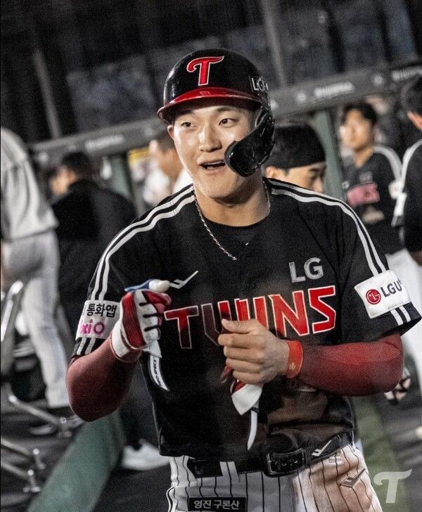 27일 LG가 부산 사직구장에서 열린 2026 신한 SOL KBO리그 롯데 자이언츠와의 원정경기에서 8-6 역전승을 거뒀다.(▲LG 문정빈 / 1타수 1안타, 2타점, 1득점, 7회초 대타 출전, 역전 결승 3루타). /사진=LG 트윈스