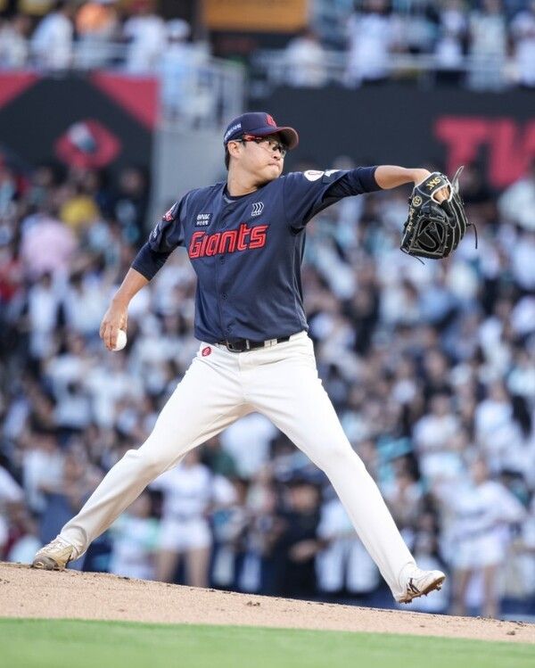 29일 롯데 자이언츠가 창원NC파크에서 열린 NC 다이노스와 2026 신한 SOL KBO 리그 정규시즌 원정경기에서 연장 10회 승부 끝에 6-2로 승리했다. (▲롯데 선발 투수 박세웅 / 6이닝, 99구, 4피안타, 7탈삼진, 1볼넷). /사진=롯데 자이언츠