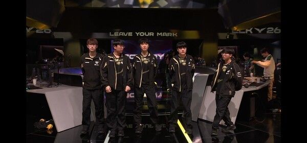 29일 서울 종로구 치지직 롤파크에서 열린 '2026 리그 오브 레전드 챔피언스 코리아(LCK)' 정규시즌 2라운드 2경기에서 젠지가 한진 브리온을 세트 스코어 2대0으로 제압했다 .(▲GEN & BRO=2:0). /사진=네이버 치지직 라이브영상 캡처