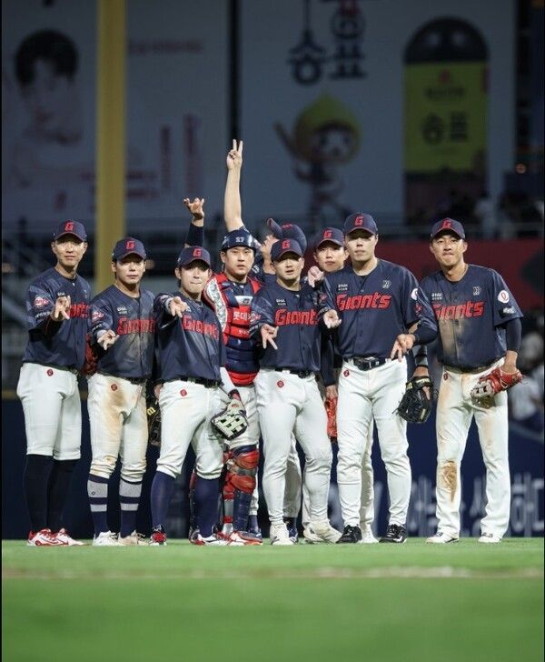 29일 롯데 자이언츠가 창원NC파크에서 열린 NC 다이노스와 2026 신한 SOL KBO 리그 정규시즌 원정경기에서 연장 10회 승부 끝에 6-2로 승리했다. /사진=롯데 자이언츠