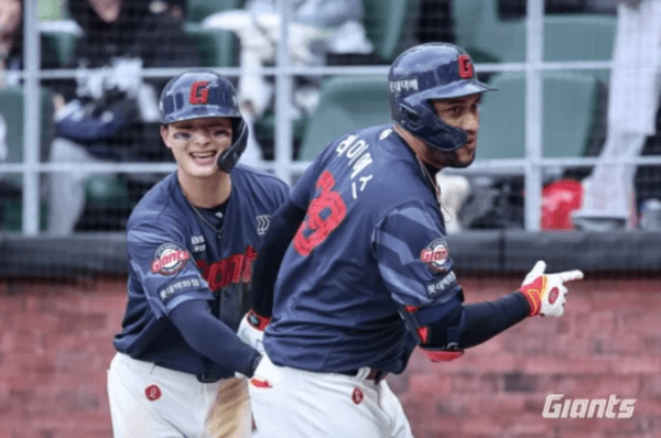 3일 롯데가 인천 SSG랜더스필드에서 열린 원정 경기에서 SSG를 5-2로 꺾고 시리즈 스윕을 완성했다.(▲롯데 빅터 레이예스가 역전 홈런을 치고 그라운드를 돌고 있다). /사진=롯데자이언츠