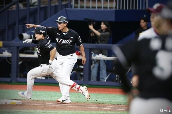 31일 KT가 서울 고척스카이돔에서 열린 2026 신한 SOL KBO리그 키움과 주말 3연전 마지막 경기에서 보쉴리의 압도적인 삼진 쇼와 류현인·최원준의 맹타를 앞세워 키움 히어로즈를 5-1로 제압했다. (▲KT 위즈 류현인 / 4타수 3안타, 1득점, 1타점). /사진=KT 위즈