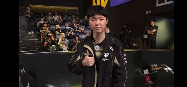 6일 서울 종로구 치지직 롤파크에서 열린 ‘2026 리그 오브 레전드 챔피언스 코리아(LCK)’ 정규 시즌 1경기에서 젠지 e스포츠가 농심 레드포스를 세트스코어 2대0으로 제압했다. (▲GEN & 농심레드포스 =2:0). /사진=네이버 치지직 라이브영상 캡처