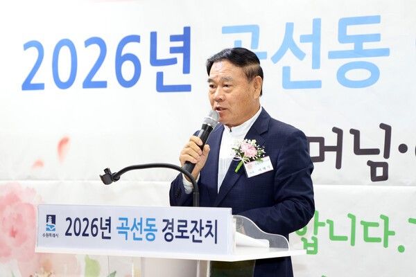 수원특례시의회 이재식 의장이 지난 10일 수원순복음교회에서 열린 '2026년 곡선동 경로잔치'에서 축사를 하고 있다. /사진=수원특례시의회