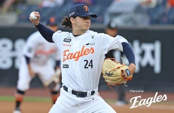 10일 한화가 대전 한화생명볼파크에서 열린 2026 신한 SOL KBO리그 KIA와 홈경기에서 4-3으로 승리했다. (▲ 한화 화이트, 7이닝 89구 6피안타 1피홈런 5탈삼진 1실점). /사진=한화 이글스