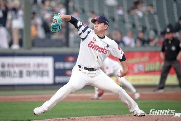 10일 롯데가 부산 사직구장에서 열린 두산과의 홈 경기에서 3-1로 승리하며 5연패에서 벗어났다.(▲ 롯데 김진욱, 5.2이닝 105구 3피안타 3탈삼진 3볼넷). /사진=롯데 자이언츠