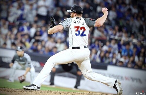 10일 KT가 수원 KT위즈파크에서 열린 2026 신한 SOL KBO리그 삼성과의 주중 3연전 두 번째 경기에서 4-3으로 꺾고 시즌 36승(1무24패)째를 수확했다. (▲ KT 사우어, 6이닝 92구 1피안타 5탈삼진 5볼넷 2실점). /사진=KT 위즈