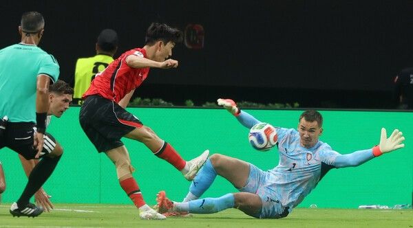 12일(한국시간) 대한민국이 멕시코 과달라하라 에스타디오 과달라하라에서 열린 2026 FIFA 북중미 월드컵 A조 1차전에서 체코를 2-1로 꺾었다. (▲11일(현지 시간) 멕시코 과달라하라 스타디움에서 열린 2026 북중미 월드컵 조별리그 A조 대한민국과 체코의 경기에서 대한민국 황인범이 슛을 하고 있다). /사진=뉴시스