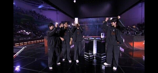 12일 한화생명e스포츠가 강원도 원주 DB프로미 아레나에서 열린 2026 LCK MSI 대표 선발전(RTM) 1번 시드 결정전에서 T1을 세트 스코어 3대1로 제압했다. (▲HLE & T1=3:1)./사진=네이버 치지직 라이브영상 캡처