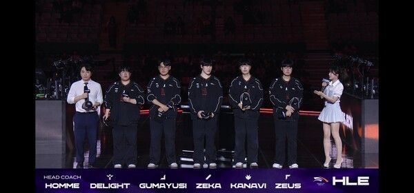 12일 한화생명e스포츠가 강원도 원주 DB프로미 아레나에서 열린 2026 LCK MSI 대표 선발전(RTM) 1번 시드 결정전에서 T1을 세트 스코어 3대1로 제압했다. (▲HLE & T1=3:1)./사진=네이버 치지직 라이브영상 캡처