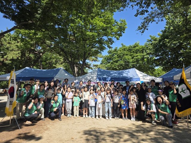 제13회 동구한마음독서감상화대회 기념촬영. /사진=새마을문고중앙회대구광역시동구지부