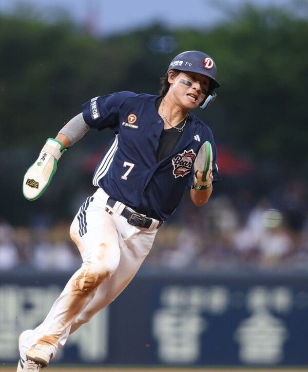 14일 두산이 광주 기아챔피언스필드에서 열린 2026 신한 SOL KBO리그 정규시즌 KIA와의 원정경기에서 8-1로 승리했다. (▲두산 박찬호, 4타수 3안타 3득점1도루). /사진=두산 베어스