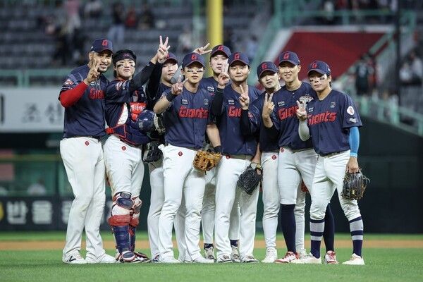 16일 롯데가 인천 SSG랜더스필드에서 열린 2026 KBO리그 정규시즌 SSG와 원정 경기에서 10-6으로 승리했다. /사진=롯데 자이언츠