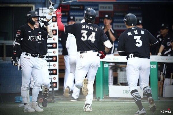 16일 KT가 서울 잠실구장에서 열린 2026 신한 SOL KBO리그 두산과 주중 3연전 첫번째 경기에서 6-2로 승리했다. (▲KT 힐리어드, 4타수 1안타 1홈런 1득점 2타점 1삼진). /사진=KT 위즈