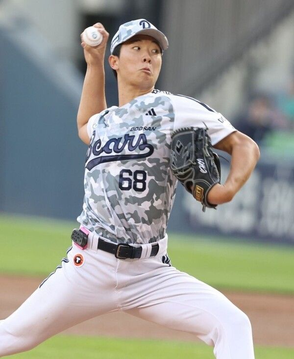 18일 서울 잠실구장에서 열린 2026 신한 SOL KBO리그 KT 위즈와 두산 베어스의 경기. 두산은 정수빈의 대타 출전과 박찬호의 결승 적시타를 앞세워 KT를 2-1로 꺾었다. (▲두산 선발투수 최민석, 6이닝 96구 4피안타 2탈삼진 3볼넷 1실점)./사진=두산 베어스