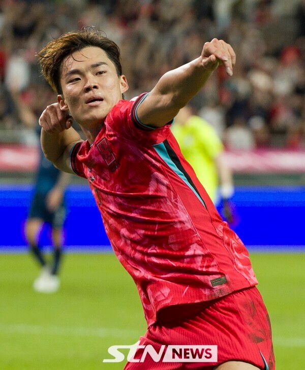 지난해 10월 14일 오후 서울 마포구 서울월드컵경기장에서 열린 하나은행 초청 축구국가대표팀 친선경기 대한민국과 파라과이의 경기 후반 대한민국 오현규가 추가골을 넣고 세리머니를 하고 있다. /사진=뉴시스