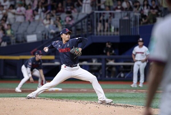 21일 롯데가 서울 고척스카이돔에서 열린 2026 신한 SOL KBO리그 키움과 원정경기에서 6-3으로 승리했다. (▲롯데 박정민(승), 1이닝 13구 1탈삼진). /사진=롯데 자이언츠