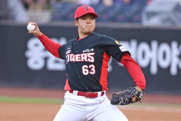 21일 오후 5시 수원KT위즈파크에서 열린 2026 신한 SOL뱅크 KBO리그 정규시즌 경기에서 KT 위즈를 상대로 역투한 KIA 시라카와.(▲KIA 시라카와 4이닝 3피안타 3볼넷 5탈삼진 2실점 82구). /사진=KIA 타이거즈