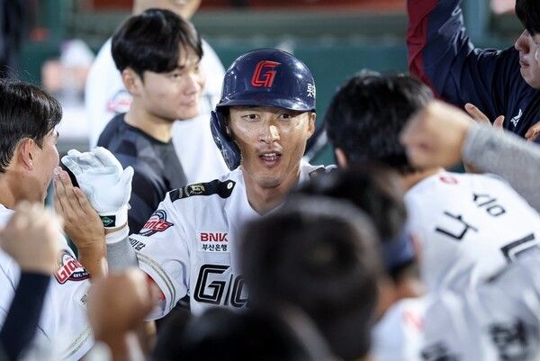 23일 롯데가 부산 사직야구장에서 열린 2026 신한 SOL KBO리그 정규시즌 NC 다이노스와의 홈경기에서 3-2로 승리했다. (▲롯데 노진혁, 1타수 1안타 1홈런 1득점 1타점). /사진=사진=롯데 자이언츠