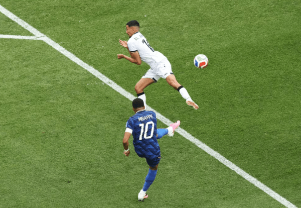 음바페가 이라크와의 경기에서 전반 14분과 후반 9분에 멀티골을 터뜨렸다./사진=FIFA