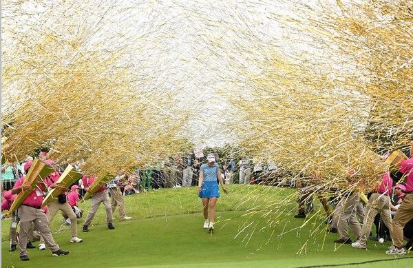 29일 '큐티풀' 박현경이 일본 지바현 카멜리아힐스 컨트리클럽(파72)에서 열린 JLPGA 투어 어스 몬다민컵 최종 4라운드에서 버디 5개와 보기 1개를 묶어 4언더파 68타로 최종합계 12언더파 276타를 몰아치며 우승했다. /사진=JLPGA 인스타 캡처