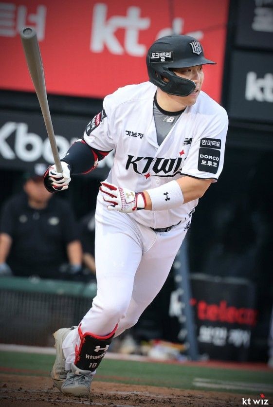 9일 KT가 수원KT위즈파크에서 열린 2026 신한 SOL KBO리그 삼성과 홈경기에서 5-2로 승리했다. (▲KT 김현수, 4타수 3안타 2득점 1타점). /사진=KT 위즈