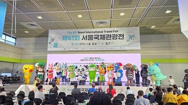 서울국제관광전 에서‘최우수 캐릭터상’ 수상한 고령군 마스코트 ‘가야돌이’와 관광 캐릭터 ‘고고스트링밴드/사진=고령군