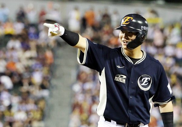 2026 신한 SOL KBO 리그 올스타전에서 6회초 나눔 올스타의 공격, 노아웃 주자 1, 2루에서 허인서가 1타점 적시타를 치고 있다. /사진=뉴시스