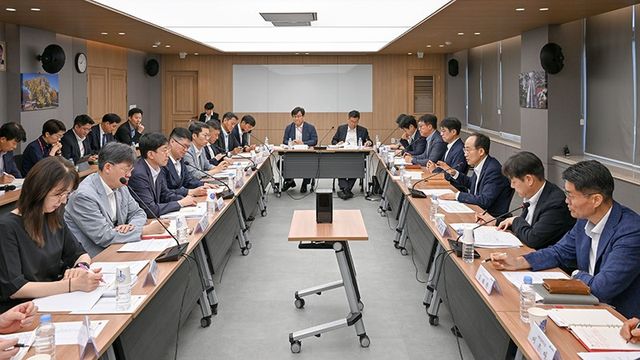 추경호 대구시장은 산격청사 대회의실에서 간부회의를 주재하며 주요 현안을 직접 점검했다./사진=대구시