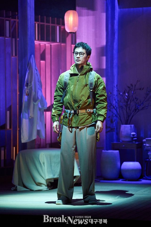 봉산문화회관이 자체 공연 브랜드 '봉산마스터피스(BMS)'의 두 번째 작품으로 연극 '비밀통로'를 무대에 올린다./사진=봉산문화회관