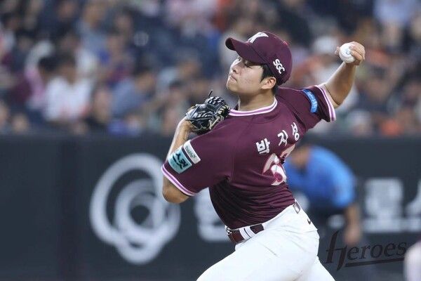 18일 키움이 대전 한화생명 이글스파크에서 열린 2026 신한 SOL KBO리그 한화와 원정경기에서 8회초 집중력을 앞세워 4-2 역전승을 거뒀다. (▲키움 박지성(승), 1이닝 20구 1피안타 1피홈런 1탈삼진 1실점). /사진=키움 히어로즈