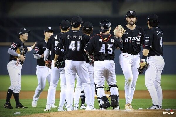 17일 KT가 서울 잠실야구장에서 열린 2026 신한 SOL KBO리그 정규시즌 LG와의 원정경기에서 6-1로 승리했다. (▲KT ). /사진=KT 위즈