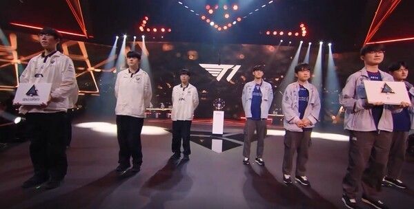 19일(한국시간) 젠지가 프랑스 파리 엑스포 포르트 드 베르사유에서 열린 2026 e스포츠 월드컵(EWC) 리그 오브 레전드 3·4위전에서 T1을 세트스코어 2-1로 제압했다. (▲젠지 : T1=2:1) /사진=2026 EWC 네이버 치지직 라이프 캡처