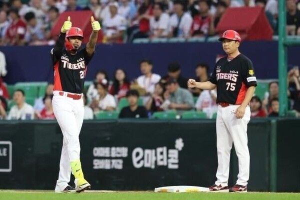 19일 KIA는 인천 SSG랜더스필드에서 열린 2026 신한 SOL KBO리그 SSG 랜더스와 원정 경기에서 9-5로 승리했다. (▲기아 카스트로 5타수 3안타 1홈런 3득점 2타점 1삼진). /사진=기아 타이거즈