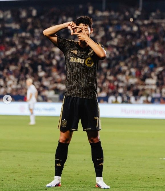 월드컵 후 LAFC에 복귀한 손흥민이 한국시간으로 18일 LA갤럭시와의 원정경기에서 데뷔골을 넣고 세리머니를 하고 있다. /사진=LAFC 인스타그램 갈무리