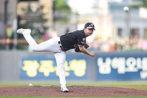 21일 KIA가 광주 KIA챔피언스필드에서 열린 2026 신한 SOL KBO리그 한화와의 홈경기에서 7-3으로 승리했다. (▲기아 선발투수 황동하(승), 5이닝 98구 7피안타 4탈삼진 3볼넷 1실점). /사진=기아 타이거즈